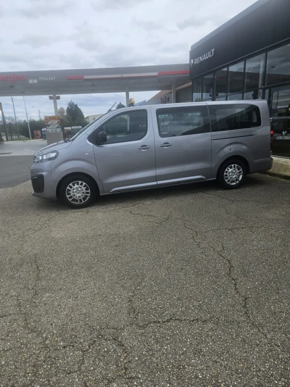 Transport de groupe 8 personnes jusqu'à l'aéroport de st Exupéry à Bourg-en-Bresse, Bourg-en-Bresse, Euro Taxi